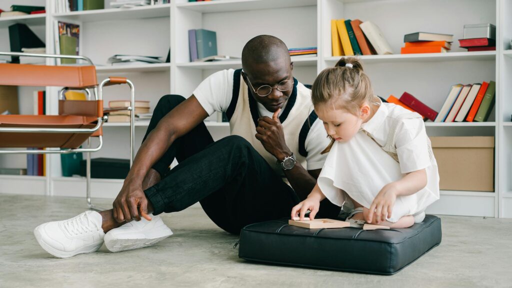 Male therapists observes child.