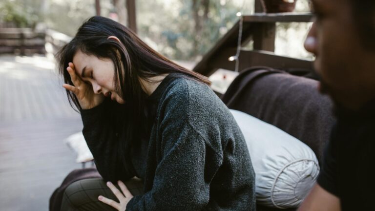 Woman uncomfortable in conversation